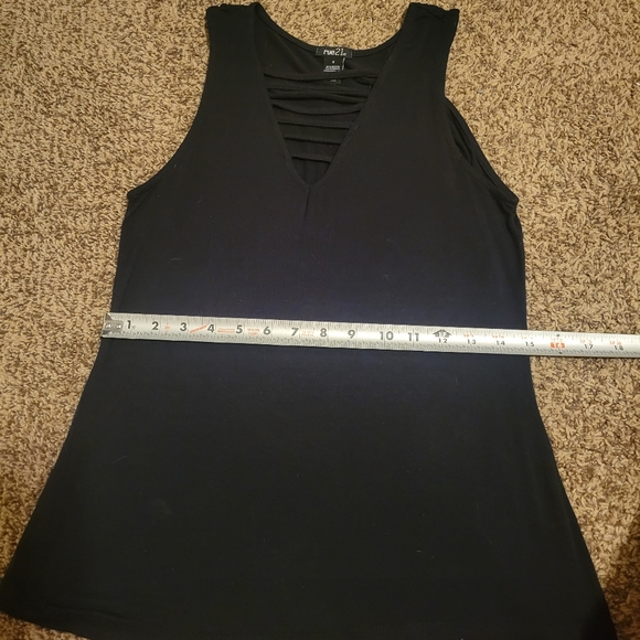 🟣 Black v-neck tank top - Picture 5 of 5